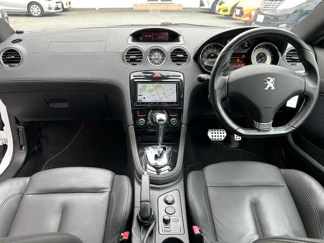 プジョー ＲＣＺ 神奈川県 2014(平26)年 3.9万km 白Ⅱ ワンオーナー /登録時38805キロ/コンパクトスポーツクーペ「RCZ」/ダブルバブルルーフ/アルミナムアーチ/1.6Lダイレクトインジェクションツインスクロールターボ/社外ナビ/CD /DVD /SD /BT /チューナー/フルセグ/ETC/キセノンヘッドライト/オートライト/コーナーセンサー/黒レザーシート/シートヒーター/パワーシート/クルーズコントロール/スピードリミッター/電動リアウィング/キーレス×2/新車時保証書/取扱説明書/ナビ取扱説明書