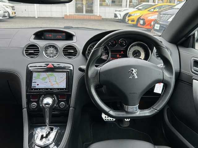 プジョー ＲＣＺ 神奈川県 2014(平26)年 3.9万km 白Ⅱ ワンオーナー /登録時38805キロ/コンパクトスポーツクーペ「RCZ」/ダブルバブルルーフ/アルミナムアーチ/1.6Lダイレクトインジェクションツインスクロールターボ/社外ナビ/CD /DVD /SD /BT /チューナー/フルセグ/ETC/キセノンヘッドライト/オートライト/コーナーセンサー/黒レザーシート/シートヒーター/パワーシート/クルーズコントロール/スピードリミッター/電動リアウィング/キーレス×2/新車時保証書/取扱説明書/ナビ取扱説明書