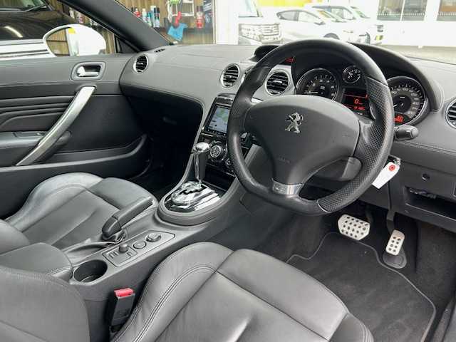 プジョー ＲＣＺ 神奈川県 2014(平26)年 3.9万km 白Ⅱ ワンオーナー /登録時38805キロ/コンパクトスポーツクーペ「RCZ」/ダブルバブルルーフ/アルミナムアーチ/1.6Lダイレクトインジェクションツインスクロールターボ/社外ナビ/CD /DVD /SD /BT /チューナー/フルセグ/ETC/キセノンヘッドライト/オートライト/コーナーセンサー/黒レザーシート/シートヒーター/パワーシート/クルーズコントロール/スピードリミッター/電動リアウィング/キーレス×2/新車時保証書/取扱説明書/ナビ取扱説明書