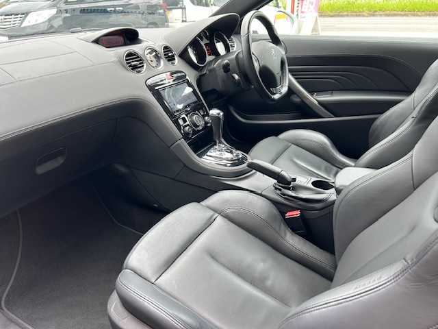 プジョー ＲＣＺ 神奈川県 2014(平26)年 3.9万km 白Ⅱ ワンオーナー /登録時38805キロ/コンパクトスポーツクーペ「RCZ」/ダブルバブルルーフ/アルミナムアーチ/1.6Lダイレクトインジェクションツインスクロールターボ/社外ナビ/CD /DVD /SD /BT /チューナー/フルセグ/ETC/キセノンヘッドライト/オートライト/コーナーセンサー/黒レザーシート/シートヒーター/パワーシート/クルーズコントロール/スピードリミッター/電動リアウィング/キーレス×2/新車時保証書/取扱説明書/ナビ取扱説明書
