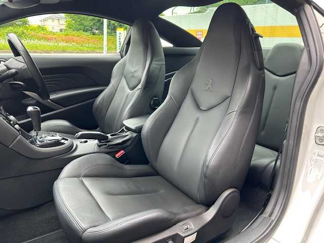 プジョー ＲＣＺ 神奈川県 2014(平26)年 3.9万km 白Ⅱ ワンオーナー /登録時38805キロ/コンパクトスポーツクーペ「RCZ」/ダブルバブルルーフ/アルミナムアーチ/1.6Lダイレクトインジェクションツインスクロールターボ/社外ナビ/CD /DVD /SD /BT /チューナー/フルセグ/ETC/キセノンヘッドライト/オートライト/コーナーセンサー/黒レザーシート/シートヒーター/パワーシート/クルーズコントロール/スピードリミッター/電動リアウィング/キーレス×2/新車時保証書/取扱説明書/ナビ取扱説明書