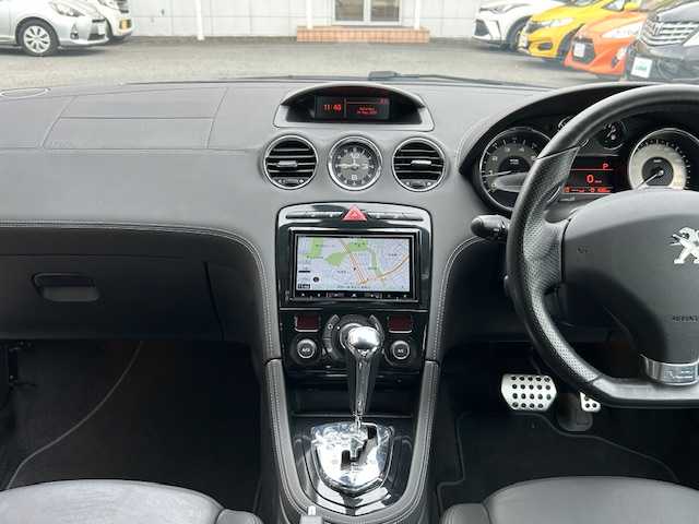 プジョー ＲＣＺ 神奈川県 2014(平26)年 3.9万km 白Ⅱ ワンオーナー /登録時38805キロ/コンパクトスポーツクーペ「RCZ」/ダブルバブルルーフ/アルミナムアーチ/1.6Lダイレクトインジェクションツインスクロールターボ/社外ナビ/CD /DVD /SD /BT /チューナー/フルセグ/ETC/キセノンヘッドライト/オートライト/コーナーセンサー/黒レザーシート/シートヒーター/パワーシート/クルーズコントロール/スピードリミッター/電動リアウィング/キーレス×2/新車時保証書/取扱説明書/ナビ取扱説明書