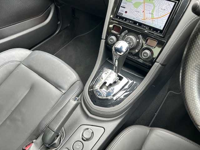 プジョー ＲＣＺ 神奈川県 2014(平26)年 3.9万km 白Ⅱ ワンオーナー /登録時38805キロ/コンパクトスポーツクーペ「RCZ」/ダブルバブルルーフ/アルミナムアーチ/1.6Lダイレクトインジェクションツインスクロールターボ/社外ナビ/CD /DVD /SD /BT /チューナー/フルセグ/ETC/キセノンヘッドライト/オートライト/コーナーセンサー/黒レザーシート/シートヒーター/パワーシート/クルーズコントロール/スピードリミッター/電動リアウィング/キーレス×2/新車時保証書/取扱説明書/ナビ取扱説明書
