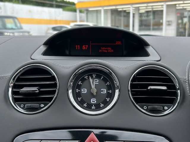 プジョー ＲＣＺ 神奈川県 2014(平26)年 3.9万km 白Ⅱ ワンオーナー /登録時38805キロ/コンパクトスポーツクーペ「RCZ」/ダブルバブルルーフ/アルミナムアーチ/1.6Lダイレクトインジェクションツインスクロールターボ/社外ナビ/CD /DVD /SD /BT /チューナー/フルセグ/ETC/キセノンヘッドライト/オートライト/コーナーセンサー/黒レザーシート/シートヒーター/パワーシート/クルーズコントロール/スピードリミッター/電動リアウィング/キーレス×2/新車時保証書/取扱説明書/ナビ取扱説明書