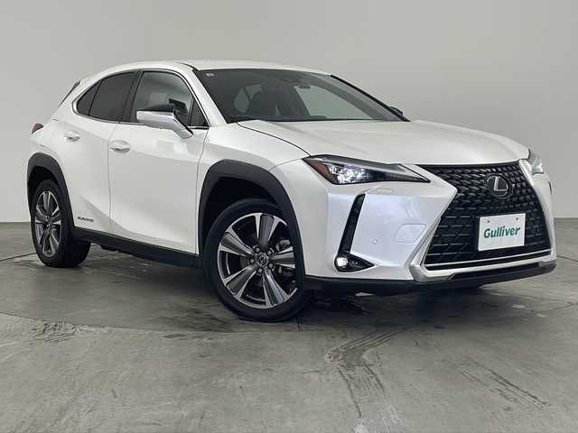 レクサス ＵＸ 300e バージョンL 兵庫県 2021(令3)年 8万km ソニッククォーツ ・純正ナビ/CD/DVD/BT/USB/AUX/SD/TV/・パノラミックビューモニター/・マークレンビンソンサウンド/・LEXUSsafety＋/・レーンディパーチャーアラート/・プリクラッシュセーフティ/・ブラインドスポットモニター/・レーダークルーズコントロール/・ブレーキホールド/・パドルシフト/・前後ドライブレコーダー/・LEDオートライト/・オートマチックハイビーム/・AFS/・ASC/・100V電源/・パワーバックドア/・パワーシート（運転席＋助手席）/・エアシート（運転席＋助手席）/・全席シートヒーター/・ステアリングヒーター/・革巻きステアリング/・ビルトインETC2.0/・純正アルミホイール/・純正フロアマット/・本革シート/・スマートキー/・プッシュスタート/・レーダー探知機