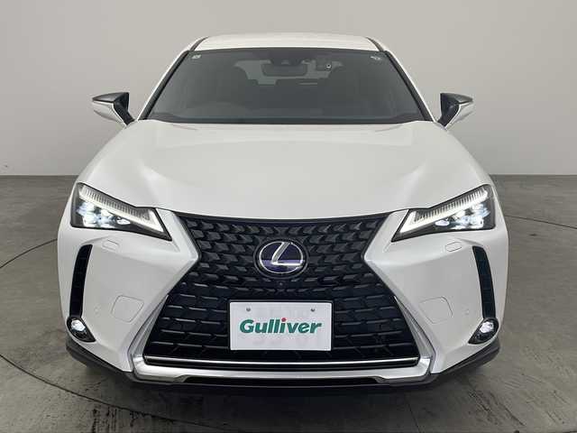 レクサス ＵＸ 300e バージョンL 兵庫県 2021(令3)年 8万km ソニッククォーツ ・純正ナビ/CD/DVD/BT/USB/AUX/SD/TV/・パノラミックビューモニター/・マークレンビンソンサウンド/・LEXUSsafety＋/・レーンディパーチャーアラート/・プリクラッシュセーフティ/・ブラインドスポットモニター/・レーダークルーズコントロール/・ブレーキホールド/・パドルシフト/・前後ドライブレコーダー/・LEDオートライト/・オートマチックハイビーム/・AFS/・ASC/・100V電源/・パワーバックドア/・パワーシート（運転席＋助手席）/・エアシート（運転席＋助手席）/・全席シートヒーター/・ステアリングヒーター/・革巻きステアリング/・ビルトインETC2.0/・純正アルミホイール/・純正フロアマット/・本革シート/・スマートキー/・プッシュスタート/・レーダー探知機