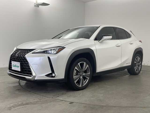 レクサス ＵＸ 300e バージョンL 兵庫県 2021(令3)年 8万km ソニッククォーツ ・純正ナビ/CD/DVD/BT/USB/AUX/SD/TV/・パノラミックビューモニター/・マークレンビンソンサウンド/・LEXUSsafety＋/・レーンディパーチャーアラート/・プリクラッシュセーフティ/・ブラインドスポットモニター/・レーダークルーズコントロール/・ブレーキホールド/・パドルシフト/・前後ドライブレコーダー/・LEDオートライト/・オートマチックハイビーム/・AFS/・ASC/・100V電源/・パワーバックドア/・パワーシート（運転席＋助手席）/・エアシート（運転席＋助手席）/・全席シートヒーター/・ステアリングヒーター/・革巻きステアリング/・ビルトインETC2.0/・純正アルミホイール/・純正フロアマット/・本革シート/・スマートキー/・プッシュスタート/・レーダー探知機
