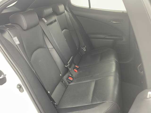 レクサス ＵＸ 300e バージョンL 兵庫県 2021(令3)年 8万km ソニッククォーツ ・純正ナビ/CD/DVD/BT/USB/AUX/SD/TV/・パノラミックビューモニター/・マークレンビンソンサウンド/・LEXUSsafety＋/・レーンディパーチャーアラート/・プリクラッシュセーフティ/・ブラインドスポットモニター/・レーダークルーズコントロール/・ブレーキホールド/・パドルシフト/・前後ドライブレコーダー/・LEDオートライト/・オートマチックハイビーム/・AFS/・ASC/・100V電源/・パワーバックドア/・パワーシート（運転席＋助手席）/・エアシート（運転席＋助手席）/・全席シートヒーター/・ステアリングヒーター/・革巻きステアリング/・ビルトインETC2.0/・純正アルミホイール/・純正フロアマット/・本革シート/・スマートキー/・プッシュスタート/・レーダー探知機