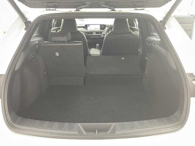 レクサス ＵＸ 300e バージョンL 兵庫県 2021(令3)年 8万km ソニッククォーツ ・純正ナビ/CD/DVD/BT/USB/AUX/SD/TV/・パノラミックビューモニター/・マークレンビンソンサウンド/・LEXUSsafety＋/・レーンディパーチャーアラート/・プリクラッシュセーフティ/・ブラインドスポットモニター/・レーダークルーズコントロール/・ブレーキホールド/・パドルシフト/・前後ドライブレコーダー/・LEDオートライト/・オートマチックハイビーム/・AFS/・ASC/・100V電源/・パワーバックドア/・パワーシート（運転席＋助手席）/・エアシート（運転席＋助手席）/・全席シートヒーター/・ステアリングヒーター/・革巻きステアリング/・ビルトインETC2.0/・純正アルミホイール/・純正フロアマット/・本革シート/・スマートキー/・プッシュスタート/・レーダー探知機
