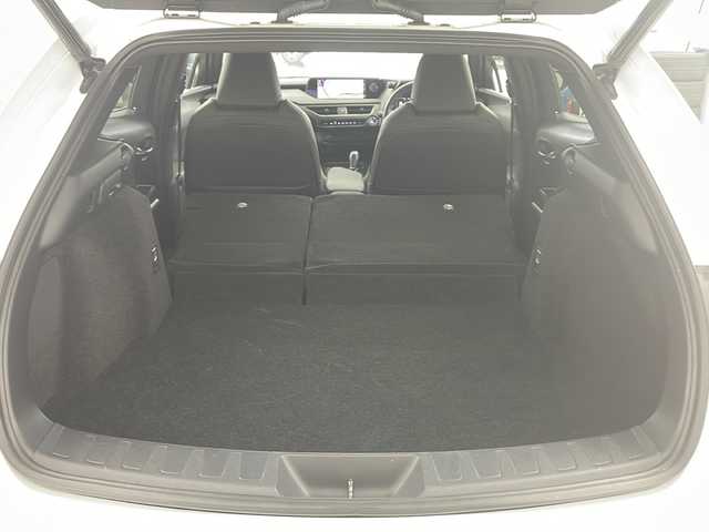 レクサス ＵＸ 300e バージョンL 兵庫県 2021(令3)年 8万km ソニッククォーツ ・純正ナビ/CD/DVD/BT/USB/AUX/SD/TV/・パノラミックビューモニター/・マークレンビンソンサウンド/・LEXUSsafety＋/・レーンディパーチャーアラート/・プリクラッシュセーフティ/・ブラインドスポットモニター/・レーダークルーズコントロール/・ブレーキホールド/・パドルシフト/・前後ドライブレコーダー/・LEDオートライト/・オートマチックハイビーム/・AFS/・ASC/・100V電源/・パワーバックドア/・パワーシート（運転席＋助手席）/・エアシート（運転席＋助手席）/・全席シートヒーター/・ステアリングヒーター/・革巻きステアリング/・ビルトインETC2.0/・純正アルミホイール/・純正フロアマット/・本革シート/・スマートキー/・プッシュスタート/・レーダー探知機
