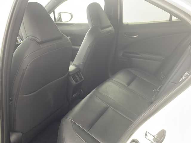 レクサス ＵＸ 300e バージョンL 兵庫県 2021(令3)年 8万km ソニッククォーツ ・純正ナビ/CD/DVD/BT/USB/AUX/SD/TV/・パノラミックビューモニター/・マークレンビンソンサウンド/・LEXUSsafety＋/・レーンディパーチャーアラート/・プリクラッシュセーフティ/・ブラインドスポットモニター/・レーダークルーズコントロール/・ブレーキホールド/・パドルシフト/・前後ドライブレコーダー/・LEDオートライト/・オートマチックハイビーム/・AFS/・ASC/・100V電源/・パワーバックドア/・パワーシート（運転席＋助手席）/・エアシート（運転席＋助手席）/・全席シートヒーター/・ステアリングヒーター/・革巻きステアリング/・ビルトインETC2.0/・純正アルミホイール/・純正フロアマット/・本革シート/・スマートキー/・プッシュスタート/・レーダー探知機