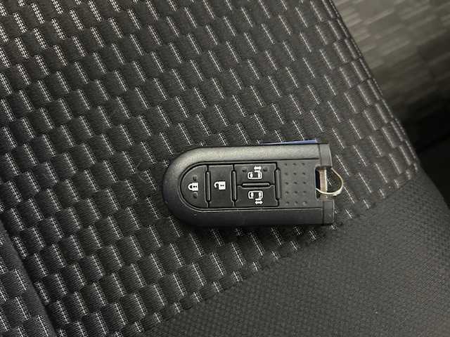 トヨタ ピクシスメガ L SAⅢ 宮城県 2021(令3)年 4.7万km シャイニングホワイトパール ワンオーナー/社外メモリナビ/USB/AM/FM/BT/AUX/フルセグTV/バックカメラ/ステアリングスイッチ/両側パワースライドドア/純正アルミ夏タイヤ14インチ/純正フロアマット/横滑り防止装置/衝突被害軽減システム/アイドリングストップ/電動格納ミラー/LEDライト/オートマチックハイビーム/ETC/プッシュスタート/保証書・記録簿・取扱説明書