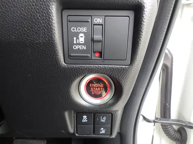 ホンダ Ｎ ＢＯＸ カスタム G EX ホンダセンシング 千葉県 2018(平30)年 5万km プレミアムホワイトパールⅡ ホンダセンシング/・衝突軽減ブレーキ（CMBS）/・車線維持支援システム（LKAS）/・アダプティブクルーズコントロール（ACC）/・後方誤発進抑制機能/・誤発進抑制機能/左パワースライドドア/右イージークローザードア/純正SDナビ/地デジTV/【DVD/CD再生機能　Bluetooth接続】/バックカメラ/ETC/LEDヘッドライト/フォグライト/ウインカーミラー/リアコーナーセンサー/サイド/カーテンエアバッグ/スマートキー