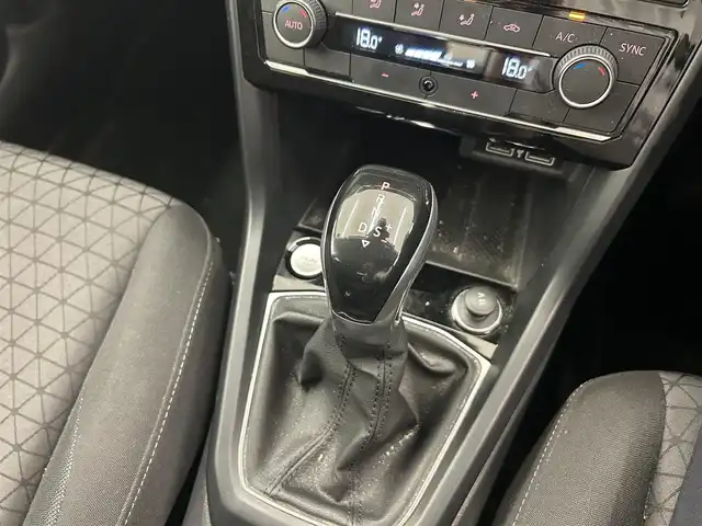 フォルクスワーゲン Ｔ－クロス TSI 1st 岡山県 2020(令2)年 2.8万km ブルーグリーン 純正ナビ/バックカメラ/AppleCarPｌay/ACC/ブラインドスポットモニター/プリクラッシュブレーキ/ワイヤレス充電/ETC2.0/LED/オートライト/純正16インチAW