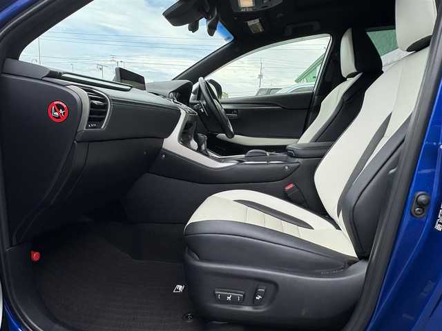 レクサス ＮＸ 300 Fスポーツ 徳島県 2017(平29)年 3.4万km ヒートブルーコントラストレイヤリング 純正メーカーナビ/　ラジオ/BT/SD/フルセグ/DISC/USB/AUX/サンルーフ/レクサスセーフティーシステム/パノラミックビューモニター/ドライブレコーダー/レーダークルーズコントロール/パワーバックドア/ビルトインETC2.0/3限LEDオートヘッドライト/シートヒーター/ステアリングヒーター/ベンチレーター/コーナーセンサー/純正フロアマット/ドアバイザー/ブラインドスポットモニター/パドルシフト/シートメモリ/アクティブサウンドコントロール/フォグライト/ドアバイザー