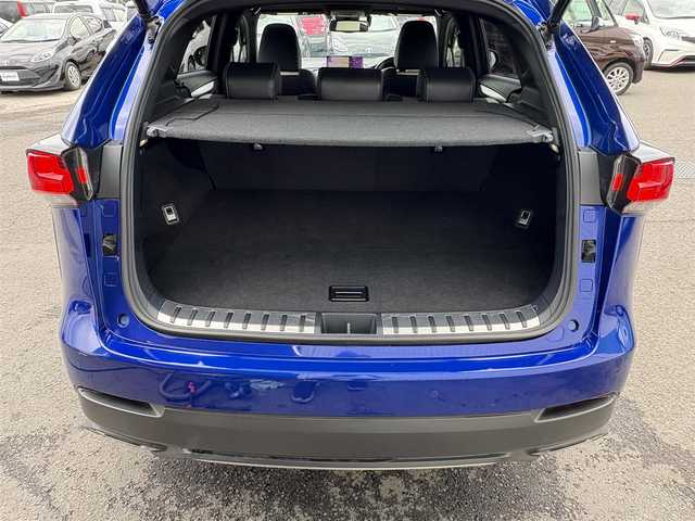 レクサス ＮＸ 300 Fスポーツ 徳島県 2017(平29)年 3.4万km ヒートブルーコントラストレイヤリング 純正メーカーナビ/　ラジオ/BT/SD/フルセグ/DISC/USB/AUX/サンルーフ/レクサスセーフティーシステム/パノラミックビューモニター/ドライブレコーダー/レーダークルーズコントロール/パワーバックドア/ビルトインETC2.0/3限LEDオートヘッドライト/シートヒーター/ステアリングヒーター/ベンチレーター/コーナーセンサー/純正フロアマット/ドアバイザー/ブラインドスポットモニター/パドルシフト/シートメモリ/アクティブサウンドコントロール/フォグライト/ドアバイザー