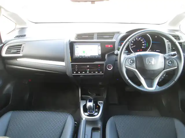 ホンダ フィット ハイブリット Lパッケージ 千葉県 2015(平27)年 0.9万km プレミアムホワイトパール 純正ナビ、ワンセグTV/バックカメラ/純正オーディオ【DVD/CD/BT/SD】/CTBA(シティブレーキアクティブシステム)/LEDヘッドライト/クルーズコントロール/革巻きステアリング/ナビ連動ステアリングスイッチ/ハーフレザーシート/前後コーナーセンサー/純正前方ドライブレコーダー/ビルトインETC/スペアキー