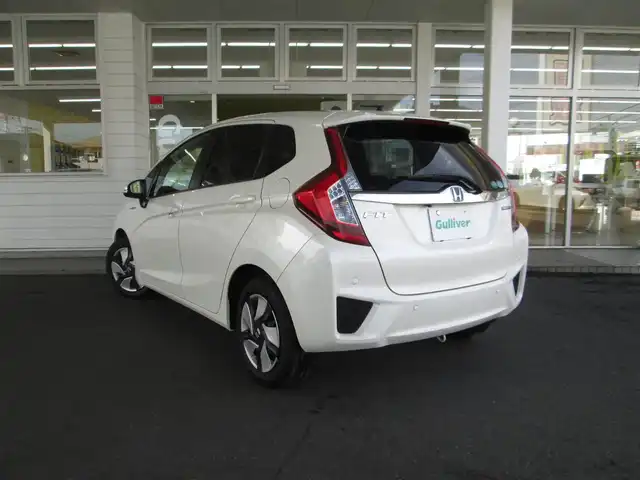 ホンダ フィット ハイブリット Lパッケージ 千葉県 2015(平27)年 0.9万km プレミアムホワイトパール 純正ナビ、ワンセグTV/バックカメラ/純正オーディオ【DVD/CD/BT/SD】/CTBA(シティブレーキアクティブシステム)/LEDヘッドライト/クルーズコントロール/革巻きステアリング/ナビ連動ステアリングスイッチ/ハーフレザーシート/前後コーナーセンサー/純正前方ドライブレコーダー/ビルトインETC/スペアキー