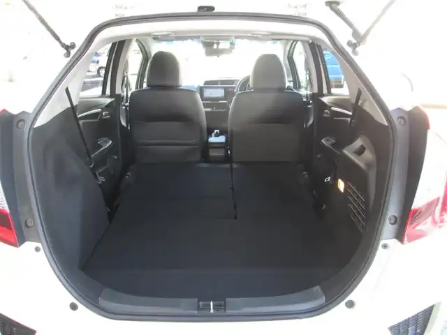 ホンダ フィット ハイブリット Lパッケージ 千葉県 2015(平27)年 0.9万km プレミアムホワイトパール 純正ナビ、ワンセグTV/バックカメラ/純正オーディオ【DVD/CD/BT/SD】/CTBA(シティブレーキアクティブシステム)/LEDヘッドライト/クルーズコントロール/革巻きステアリング/ナビ連動ステアリングスイッチ/ハーフレザーシート/前後コーナーセンサー/純正前方ドライブレコーダー/ビルトインETC/スペアキー