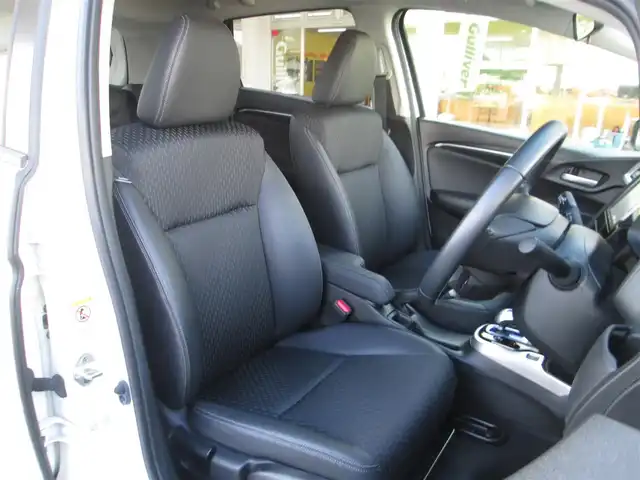 ホンダ フィット ハイブリット Lパッケージ 千葉県 2015(平27)年 0.9万km プレミアムホワイトパール 純正ナビ、ワンセグTV/バックカメラ/純正オーディオ【DVD/CD/BT/SD】/CTBA(シティブレーキアクティブシステム)/LEDヘッドライト/クルーズコントロール/革巻きステアリング/ナビ連動ステアリングスイッチ/ハーフレザーシート/前後コーナーセンサー/純正前方ドライブレコーダー/ビルトインETC/スペアキー