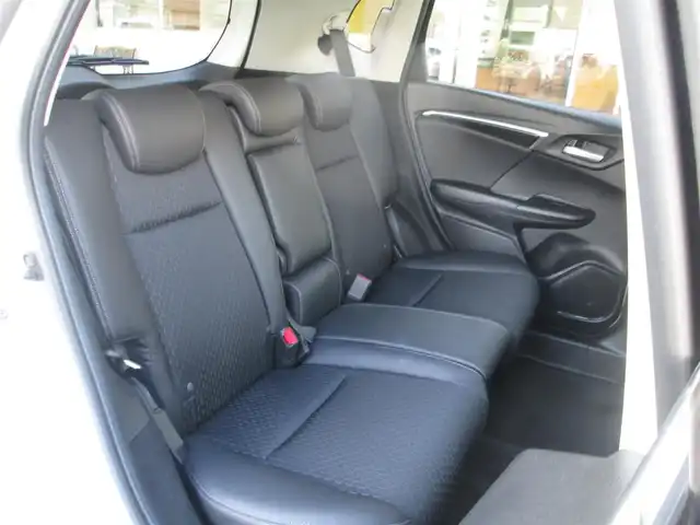 ホンダ フィット ハイブリット Lパッケージ 千葉県 2015(平27)年 0.9万km プレミアムホワイトパール 純正ナビ、ワンセグTV/バックカメラ/純正オーディオ【DVD/CD/BT/SD】/CTBA(シティブレーキアクティブシステム)/LEDヘッドライト/クルーズコントロール/革巻きステアリング/ナビ連動ステアリングスイッチ/ハーフレザーシート/前後コーナーセンサー/純正前方ドライブレコーダー/ビルトインETC/スペアキー