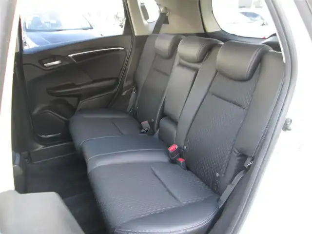 ホンダ フィット ハイブリット Lパッケージ 千葉県 2015(平27)年 0.9万km プレミアムホワイトパール 純正ナビ、ワンセグTV/バックカメラ/純正オーディオ【DVD/CD/BT/SD】/CTBA(シティブレーキアクティブシステム)/LEDヘッドライト/クルーズコントロール/革巻きステアリング/ナビ連動ステアリングスイッチ/ハーフレザーシート/前後コーナーセンサー/純正前方ドライブレコーダー/ビルトインETC/スペアキー