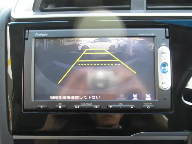 ホンダ フィット ハイブリット Lパッケージ 千葉県 2015(平27)年 0.9万km プレミアムホワイトパール 純正ナビ、ワンセグTV/バックカメラ/純正オーディオ【DVD/CD/BT/SD】/CTBA(シティブレーキアクティブシステム)/LEDヘッドライト/クルーズコントロール/革巻きステアリング/ナビ連動ステアリングスイッチ/ハーフレザーシート/前後コーナーセンサー/純正前方ドライブレコーダー/ビルトインETC/スペアキー