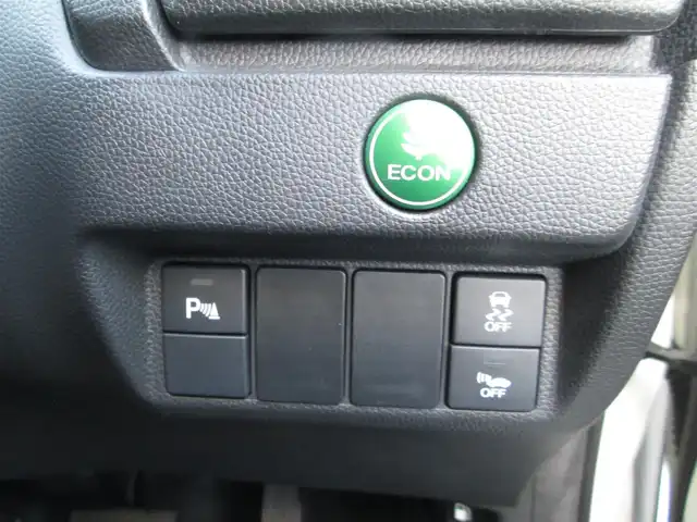 ホンダ フィット ハイブリット Lパッケージ 千葉県 2015(平27)年 0.9万km プレミアムホワイトパール 純正ナビ、ワンセグTV/バックカメラ/純正オーディオ【DVD/CD/BT/SD】/CTBA(シティブレーキアクティブシステム)/LEDヘッドライト/クルーズコントロール/革巻きステアリング/ナビ連動ステアリングスイッチ/ハーフレザーシート/前後コーナーセンサー/純正前方ドライブレコーダー/ビルトインETC/スペアキー