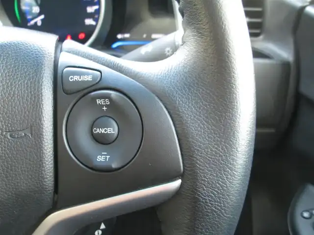 ホンダ フィット ハイブリット Lパッケージ 千葉県 2015(平27)年 0.9万km プレミアムホワイトパール 純正ナビ、ワンセグTV/バックカメラ/純正オーディオ【DVD/CD/BT/SD】/CTBA(シティブレーキアクティブシステム)/LEDヘッドライト/クルーズコントロール/革巻きステアリング/ナビ連動ステアリングスイッチ/ハーフレザーシート/前後コーナーセンサー/純正前方ドライブレコーダー/ビルトインETC/スペアキー