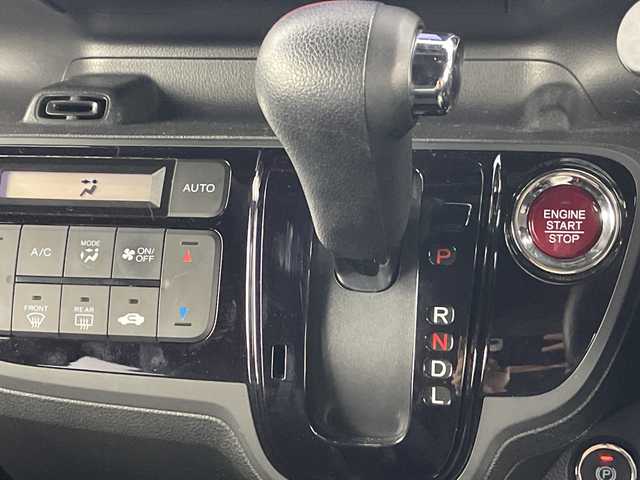 ホンダ Ｎ ＢＯＸ スラッシュ X 愛知県 2014(平26)年 4.4万km スマートブラック 純正7インチナビ（AM/FM/地上D/BT/CD/DVD）/サウンドマッピングシステム/D/N席シートヒーター/バックロードホーン型サブウーファー/置くだけ充電/クルーズコントロール/シティブレーキアクティブシステム/横滑り防止機能/ステアリングヒーター/バックカメラ/ETC/電動格納ミラー/オートライト/前方ドライブレコーダー/純正フロアマット/プッシュスタート/スマートキー