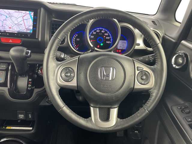 ホンダ Ｎ ＢＯＸ スラッシュ X 愛知県 2014(平26)年 4.4万km スマートブラック 純正7インチナビ（AM/FM/地上D/BT/CD/DVD）/サウンドマッピングシステム/D/N席シートヒーター/バックロードホーン型サブウーファー/置くだけ充電/クルーズコントロール/シティブレーキアクティブシステム/横滑り防止機能/ステアリングヒーター/バックカメラ/ETC/電動格納ミラー/オートライト/前方ドライブレコーダー/純正フロアマット/プッシュスタート/スマートキー