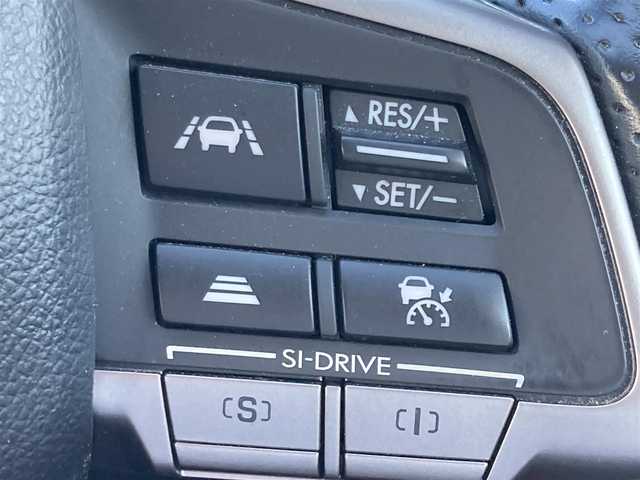 スバル インプレッサ スポーツ 2．0i－S アイサイト 茨城県 2016(平28)年 9.6万km クリスタルホワイトP 【(株)IDOMが運営する【じしゃロン水戸店】の自社ローン対象車両になります。こちらは現金ご利用時の価格です。自社ローンご希望の方は別途その旨お申付け下さい。】/4WD/ワンオーナー/社外SDナビ(CD/DVD/BT/フルセグ)/バックカメラ/全車速追従機能付クルコン/アイサイトver3/・プリクラッシュブレーキ/・アクティブレーンキープ/・AT誤発進/誤後進抑制制御/・ふらつき警報/・車線逸脱警報/・先行車発進お知らせ/・ステレオカメラ/オートライト/本革巻きステアリング/パドルシフト/ファブリック/合皮コンビシート/前席パワーシート/STIフロントリップ/ダウンサス/純正17インチアルミホイール/キーレスアクセス/プッシュスタート/禁煙車