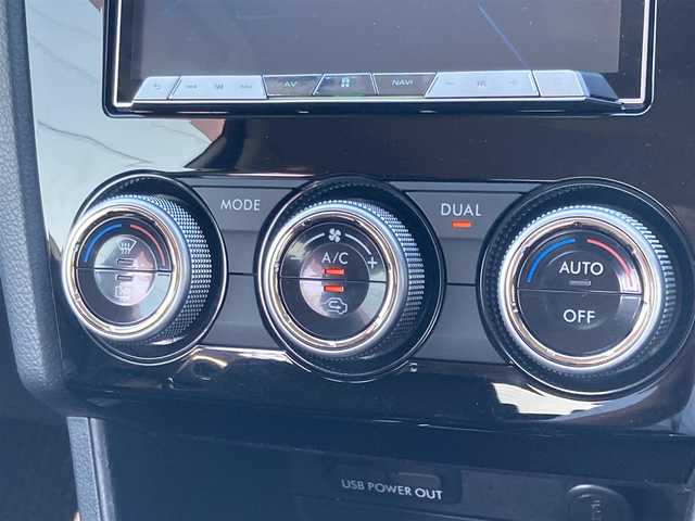 スバル インプレッサ スポーツ 2．0i－S アイサイト 茨城県 2016(平28)年 9.6万km クリスタルホワイトP 【(株)IDOMが運営する【じしゃロン水戸店】の自社ローン対象車両になります。こちらは現金ご利用時の価格です。自社ローンご希望の方は別途その旨お申付け下さい。】/4WD/ワンオーナー/社外SDナビ(CD/DVD/BT/フルセグ)/バックカメラ/全車速追従機能付クルコン/アイサイトver3/・プリクラッシュブレーキ/・アクティブレーンキープ/・AT誤発進/誤後進抑制制御/・ふらつき警報/・車線逸脱警報/・先行車発進お知らせ/・ステレオカメラ/オートライト/本革巻きステアリング/パドルシフト/ファブリック/合皮コンビシート/前席パワーシート/STIフロントリップ/ダウンサス/純正17インチアルミホイール/キーレスアクセス/プッシュスタート/禁煙車