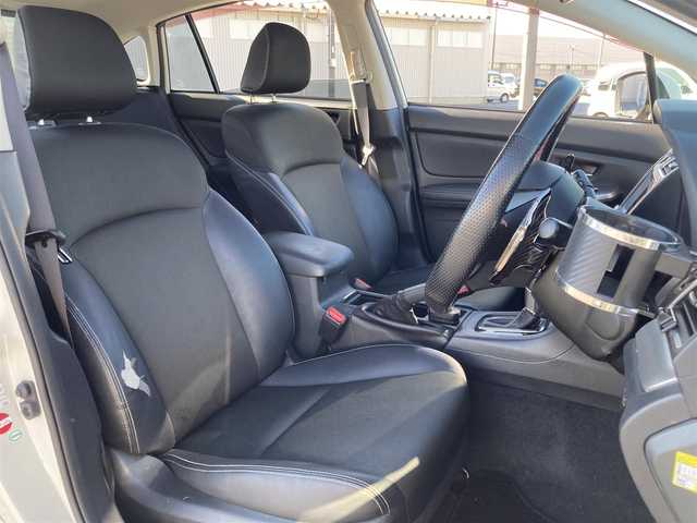 スバル インプレッサ スポーツ 2．0i－S アイサイト 茨城県 2016(平28)年 9.6万km クリスタルホワイトP 【(株)IDOMが運営する【じしゃロン水戸店】の自社ローン対象車両になります。こちらは現金ご利用時の価格です。自社ローンご希望の方は別途その旨お申付け下さい。】/4WD/ワンオーナー/社外SDナビ(CD/DVD/BT/フルセグ)/バックカメラ/全車速追従機能付クルコン/アイサイトver3/・プリクラッシュブレーキ/・アクティブレーンキープ/・AT誤発進/誤後進抑制制御/・ふらつき警報/・車線逸脱警報/・先行車発進お知らせ/・ステレオカメラ/オートライト/本革巻きステアリング/パドルシフト/ファブリック/合皮コンビシート/前席パワーシート/STIフロントリップ/ダウンサス/純正17インチアルミホイール/キーレスアクセス/プッシュスタート/禁煙車