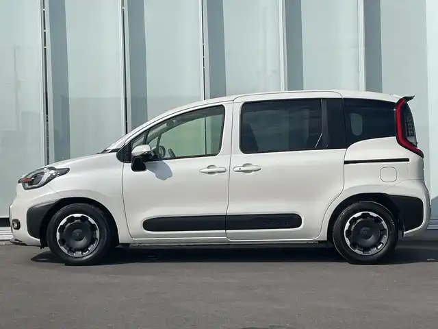 トヨタ シエンタ ハイブリッド Z 神奈川県 2022(令4)年 1.9万km ホワイトパールクリスタルシャイン 純正10型ナビ/フルセグ/Bluetooth/USB/両側パワースライドドア　/追従クルーズコントロール　/バックカメラ　/コーナーセンサー　/ETC/LEDヘッドライト　/オートライト　/オートマチックハイビーム　/純正アルミホイール　/レーンアシスト/ABS/横滑り防止装置/盗難防止装置/衝突被害軽減システム/Wエアバック