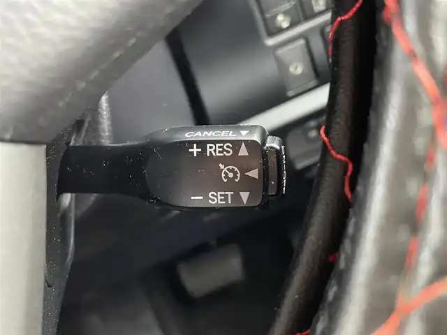 トヨタ ヴォクシー ハイブリッド ZS 兵庫県 2017(平29)年 5万km ホワイトパールクリスタルシャイン ・純正ナビ/Bluetooth/CD/DVD/フルセグテレビ/・バックカメラ/・トヨタセーフティセンス/・プリクラッシュセーフティ/・レーンディバーチャーアラート/・クルーズコントロール/・オートマチックハイビーム/・先行車発進告知機能/・横滑り防止装置/・左側スライドドア/・左側イージークローザー/・前席シートヒーター/・LEDヘッドライト/・フォグランプ/・純正アルミホイールタイヤ/・スマートキー/・プッシュスタートボタン/・ビルトインETC2.0/・Wエアバッグ