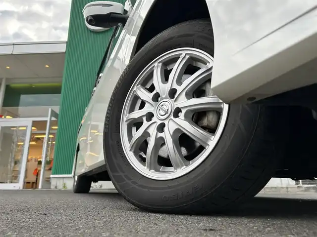 日産 セレナ e－パワー ハイウェイスター V 宮城県 2020(令2)年 5.7万km ブリリアントホワイトパール セーフティパッケージB/・プロパイロット/・SRSエアバッグ（サイド/カーテン）/・インテリジェントアラウンドビューモニター/・インテリジェントパーキングアシスト/・ふらつき警報/・電動パーキングブレーキ/・オートブレーキホールド/寒冷地仕様/・前席ヒーターシート/・ステアリングヒーター  /・ヒーター付ドアミラー/・リアオートエアコン/・3列目ヒーターダクト/＝＝＝/インテリジェントエマージェンシーブレーキ/車線逸脱警報/車線逸脱防止支援システム/踏み間違い衝突防止アシスト/後側方衝突防止支援システム/後側方車両検知警報/後退時車両検知警報/標識検知機能/コーナーセンサー/純正10インチナビ/・CD/DVD/・Bluetooth/・フルセグTV/ビルトインETC/ドライブレコーダー/ハンズフリーパワースライドドア（両側）/革巻きステアリング/ステアリングスイッチ/LEDヘッドランプ/フォグランプ/オートライト/スマートキー＆プッシュスタート/15インチAW/フロアマット/ドアバイザー