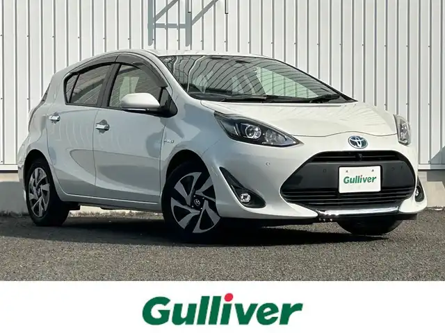 トヨタ アクア S スタイルブラック 熊本県 2020(令2)年 0.8万km ホワイトパールクリスタルシャイン 純正ナビ/・AM/FM/CD/SD/AUX/BT/・フルセグTV/全周囲カメラ/トヨタセーフティセンス/・レーンディパーチャーアラート/・パーキングサポートブレーキ/・クリアランスソナー/・先行車発進お知らせ機能/・オートマチックハイビーム/前後コーナーセンサー/ステアリングリモコン/オートライト/・LEDライト/D/N席シートヒーター/電動格納ミラー/・ウィンカーミラー/前後ドライブレコーダー（TZ-DR210）/ドアバイザー/純正フロアマット/スマートキー