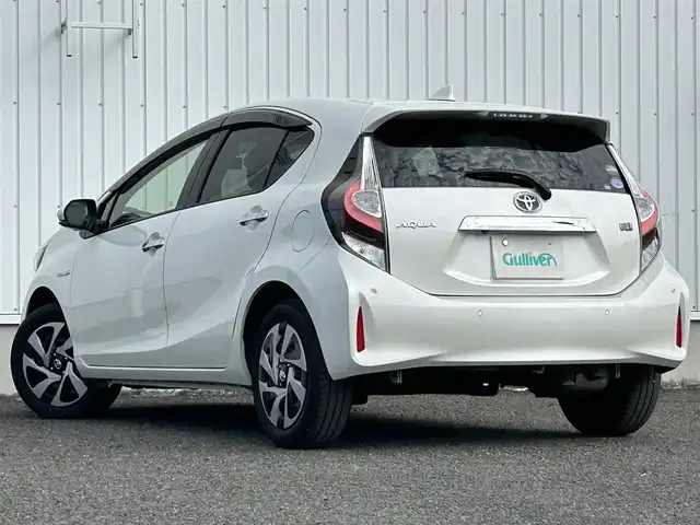 トヨタ アクア S スタイルブラック 熊本県 2020(令2)年 0.8万km ホワイトパールクリスタルシャイン 純正ナビ/・AM/FM/CD/SD/AUX/BT/・フルセグTV/全周囲カメラ/トヨタセーフティセンス/・レーンディパーチャーアラート/・パーキングサポートブレーキ/・クリアランスソナー/・先行車発進お知らせ機能/・オートマチックハイビーム/前後コーナーセンサー/ステアリングリモコン/オートライト/・LEDライト/D/N席シートヒーター/電動格納ミラー/・ウィンカーミラー/前後ドライブレコーダー（TZ-DR210）/ドアバイザー/純正フロアマット/スマートキー