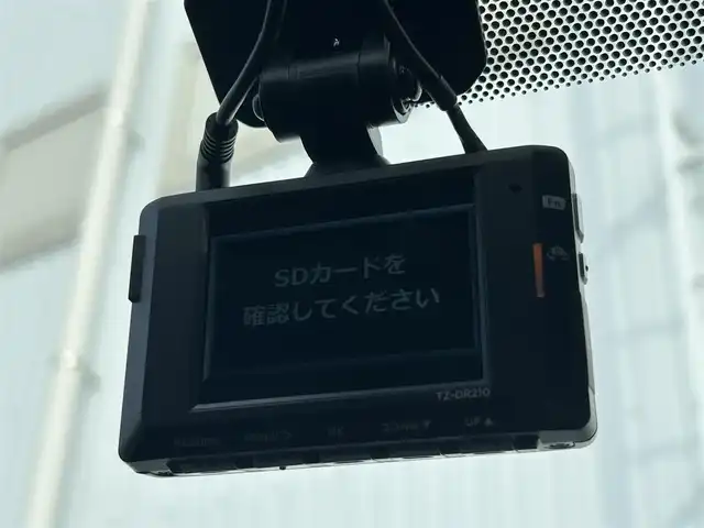 トヨタ アクア S スタイルブラック 熊本県 2020(令2)年 0.8万km ホワイトパールクリスタルシャイン 純正ナビ/・AM/FM/CD/SD/AUX/BT/・フルセグTV/全周囲カメラ/トヨタセーフティセンス/・レーンディパーチャーアラート/・パーキングサポートブレーキ/・クリアランスソナー/・先行車発進お知らせ機能/・オートマチックハイビーム/前後コーナーセンサー/ステアリングリモコン/オートライト/・LEDライト/D/N席シートヒーター/電動格納ミラー/・ウィンカーミラー/前後ドライブレコーダー（TZ-DR210）/ドアバイザー/純正フロアマット/スマートキー