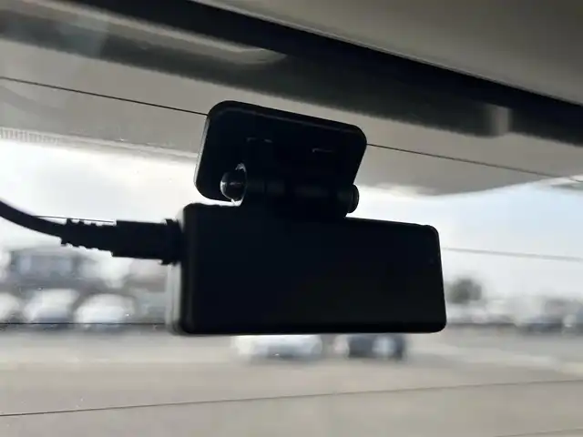 トヨタ アクア S スタイルブラック 熊本県 2020(令2)年 0.8万km ホワイトパールクリスタルシャイン 純正ナビ/・AM/FM/CD/SD/AUX/BT/・フルセグTV/全周囲カメラ/トヨタセーフティセンス/・レーンディパーチャーアラート/・パーキングサポートブレーキ/・クリアランスソナー/・先行車発進お知らせ機能/・オートマチックハイビーム/前後コーナーセンサー/ステアリングリモコン/オートライト/・LEDライト/D/N席シートヒーター/電動格納ミラー/・ウィンカーミラー/前後ドライブレコーダー（TZ-DR210）/ドアバイザー/純正フロアマット/スマートキー