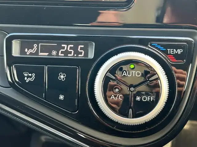 トヨタ アクア S スタイルブラック 熊本県 2020(令2)年 0.8万km ホワイトパールクリスタルシャイン 純正ナビ/・AM/FM/CD/SD/AUX/BT/・フルセグTV/全周囲カメラ/トヨタセーフティセンス/・レーンディパーチャーアラート/・パーキングサポートブレーキ/・クリアランスソナー/・先行車発進お知らせ機能/・オートマチックハイビーム/前後コーナーセンサー/ステアリングリモコン/オートライト/・LEDライト/D/N席シートヒーター/電動格納ミラー/・ウィンカーミラー/前後ドライブレコーダー（TZ-DR210）/ドアバイザー/純正フロアマット/スマートキー