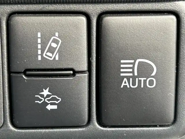 トヨタ アクア S スタイルブラック 熊本県 2020(令2)年 0.8万km ホワイトパールクリスタルシャイン 純正ナビ/・AM/FM/CD/SD/AUX/BT/・フルセグTV/全周囲カメラ/トヨタセーフティセンス/・レーンディパーチャーアラート/・パーキングサポートブレーキ/・クリアランスソナー/・先行車発進お知らせ機能/・オートマチックハイビーム/前後コーナーセンサー/ステアリングリモコン/オートライト/・LEDライト/D/N席シートヒーター/電動格納ミラー/・ウィンカーミラー/前後ドライブレコーダー（TZ-DR210）/ドアバイザー/純正フロアマット/スマートキー