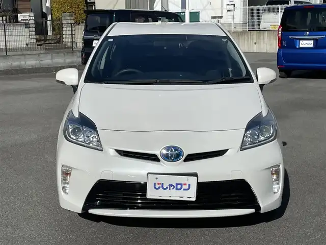 トヨタ プリウス S 山梨県 2014(平26)年 8.3万km ホワイトパールクリスタルシャイン (株)IDOMが運営する【じしゃロン甲府店】の自社ローン専用車両になります。/こちらは現金またはオートローンご利用時の価格です。自社ローンご希望の方は別途その旨お申付け下さい/純正メモリーナビ/（ワンセグTV・CD・BTオーディオ）/バックカメラ/ビルトインETC/前後ドライブレコーダー/HIDヘッドライト/オートライト/フォグランプ/プッシュスタート/スマートキー/社外15インチアルミホイール/スタッドレスタイヤ（社外アルミホイール付）車内積込/整備手帳/ナビ取扱説明書
