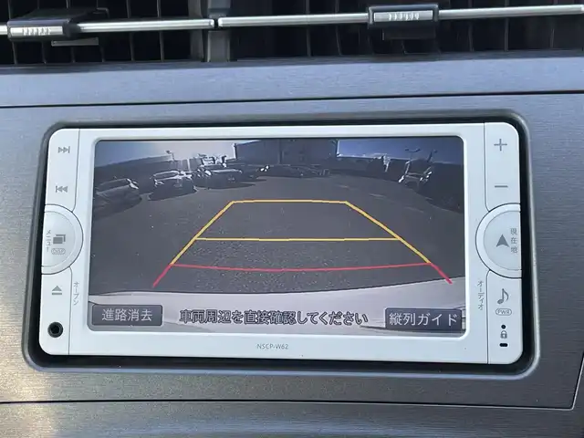 トヨタ プリウス S 山梨県 2014(平26)年 8.3万km ホワイトパールクリスタルシャイン (株)IDOMが運営する【じしゃロン甲府店】の自社ローン専用車両になります。/こちらは現金またはオートローンご利用時の価格です。自社ローンご希望の方は別途その旨お申付け下さい/純正メモリーナビ/（ワンセグTV・CD・BTオーディオ）/バックカメラ/ビルトインETC/前後ドライブレコーダー/HIDヘッドライト/オートライト/フォグランプ/プッシュスタート/スマートキー/社外15インチアルミホイール/スタッドレスタイヤ（社外アルミホイール付）車内積込/整備手帳/ナビ取扱説明書