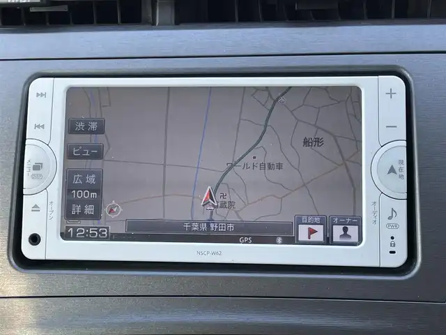 トヨタ プリウス S 山梨県 2014(平26)年 8.3万km ホワイトパールクリスタルシャイン (株)IDOMが運営する【じしゃロン甲府店】の自社ローン専用車両になります。/こちらは現金またはオートローンご利用時の価格です。自社ローンご希望の方は別途その旨お申付け下さい/純正メモリーナビ/（ワンセグTV・CD・BTオーディオ）/バックカメラ/ビルトインETC/前後ドライブレコーダー/HIDヘッドライト/オートライト/フォグランプ/プッシュスタート/スマートキー/社外15インチアルミホイール/スタッドレスタイヤ（社外アルミホイール付）車内積込/整備手帳/ナビ取扱説明書