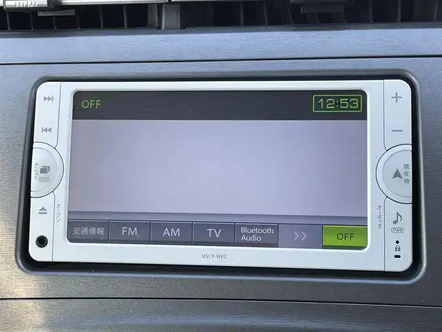 トヨタ プリウス S 山梨県 2014(平26)年 8.3万km ホワイトパールクリスタルシャイン (株)IDOMが運営する【じしゃロン甲府店】の自社ローン専用車両になります。/こちらは現金またはオートローンご利用時の価格です。自社ローンご希望の方は別途その旨お申付け下さい/純正メモリーナビ/（ワンセグTV・CD・BTオーディオ）/バックカメラ/ビルトインETC/前後ドライブレコーダー/HIDヘッドライト/オートライト/フォグランプ/プッシュスタート/スマートキー/社外15インチアルミホイール/スタッドレスタイヤ（社外アルミホイール付）車内積込/整備手帳/ナビ取扱説明書