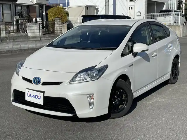 トヨタ プリウス S 山梨県 2014(平26)年 8.3万km ホワイトパールクリスタルシャイン (株)IDOMが運営する【じしゃロン甲府店】の自社ローン専用車両になります。/こちらは現金またはオートローンご利用時の価格です。自社ローンご希望の方は別途その旨お申付け下さい/純正メモリーナビ/（ワンセグTV・CD・BTオーディオ）/バックカメラ/ビルトインETC/前後ドライブレコーダー/HIDヘッドライト/オートライト/フォグランプ/プッシュスタート/スマートキー/社外15インチアルミホイール/スタッドレスタイヤ（社外アルミホイール付）車内積込/整備手帳/ナビ取扱説明書