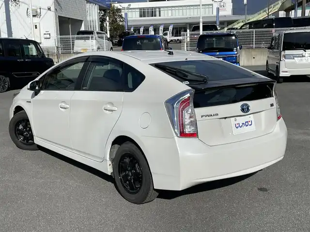 トヨタ プリウス S 山梨県 2014(平26)年 8.3万km ホワイトパールクリスタルシャイン (株)IDOMが運営する【じしゃロン甲府店】の自社ローン専用車両になります。/こちらは現金またはオートローンご利用時の価格です。自社ローンご希望の方は別途その旨お申付け下さい/純正メモリーナビ/（ワンセグTV・CD・BTオーディオ）/バックカメラ/ビルトインETC/前後ドライブレコーダー/HIDヘッドライト/オートライト/フォグランプ/プッシュスタート/スマートキー/社外15インチアルミホイール/スタッドレスタイヤ（社外アルミホイール付）車内積込/整備手帳/ナビ取扱説明書