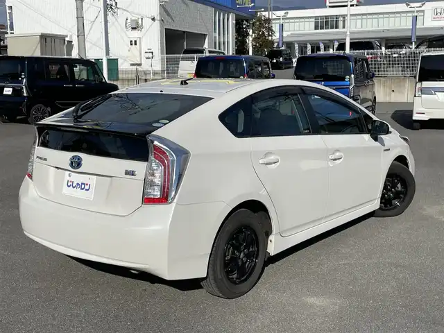 トヨタ プリウス S 山梨県 2014(平26)年 8.3万km ホワイトパールクリスタルシャイン (株)IDOMが運営する【じしゃロン甲府店】の自社ローン専用車両になります。/こちらは現金またはオートローンご利用時の価格です。自社ローンご希望の方は別途その旨お申付け下さい/純正メモリーナビ/（ワンセグTV・CD・BTオーディオ）/バックカメラ/ビルトインETC/前後ドライブレコーダー/HIDヘッドライト/オートライト/フォグランプ/プッシュスタート/スマートキー/社外15インチアルミホイール/スタッドレスタイヤ（社外アルミホイール付）車内積込/整備手帳/ナビ取扱説明書